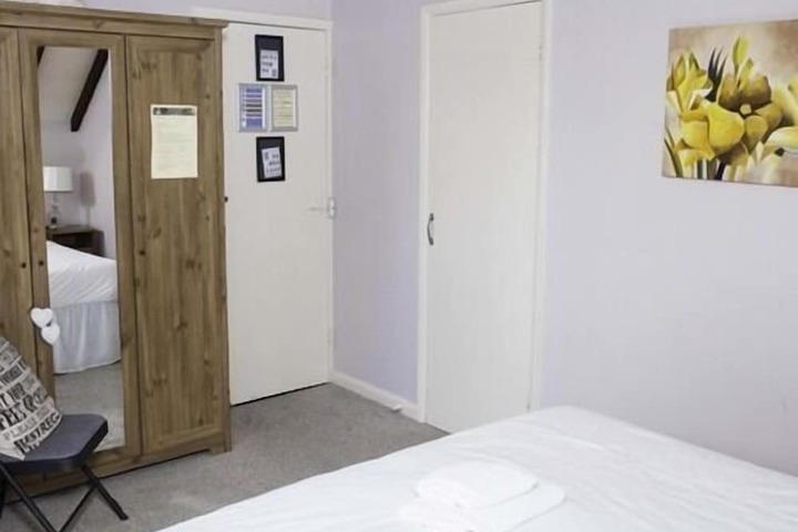Room 5 of 50