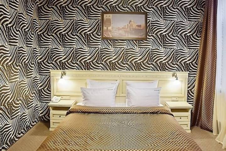 Room 9 of 42