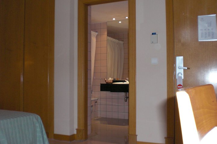 Room 10 of 62