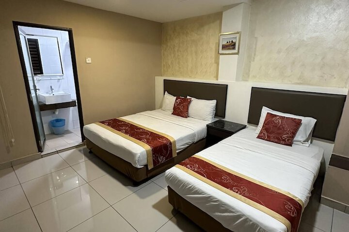 Room 8 of 13