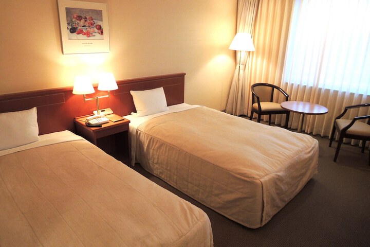 Room 9 of 32