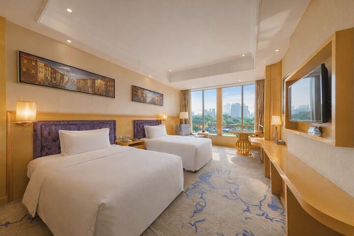 Room 21 of 53