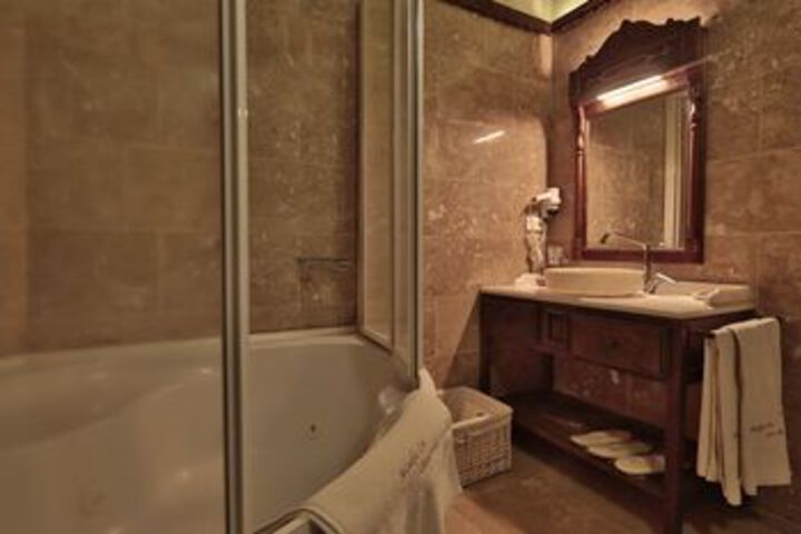 Room 14 of 127