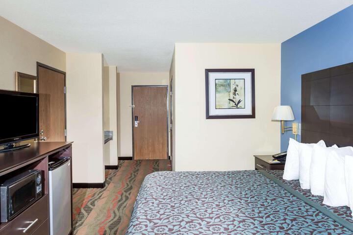 Standard King Bed Accessible (14 of 15)