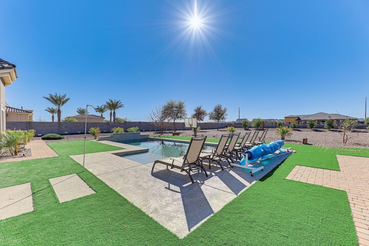 Spacious Queen Creek Home w / Hot Tub & Pool!
