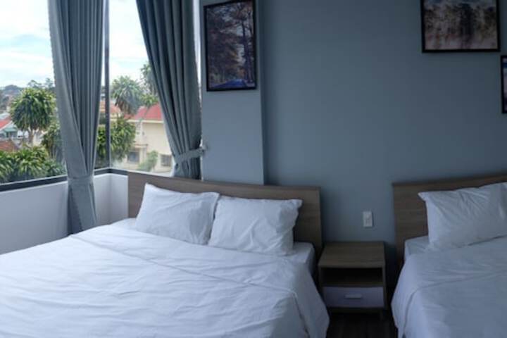 Room 4 of 18