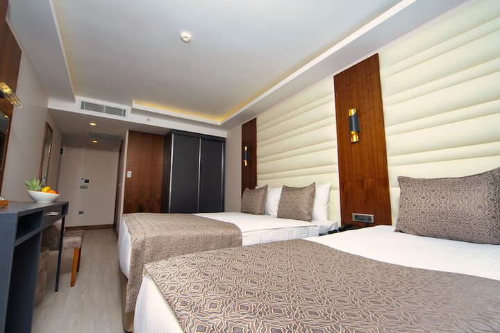 Room 13 of 73