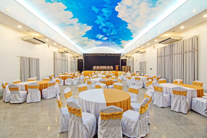 Ballroom/Hall 64 of 79