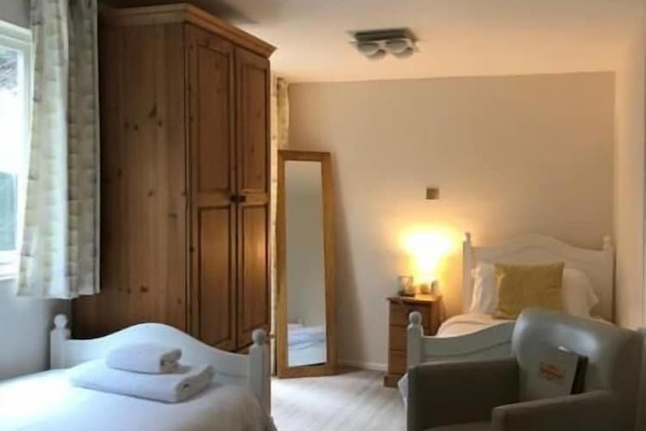 Room 10 of 34