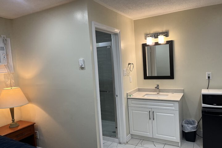 Room 9 of 29