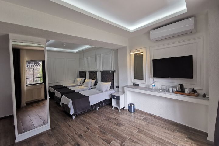 Room 32 of 85