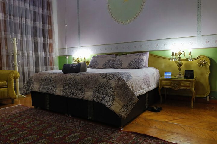 Room 27 of 43