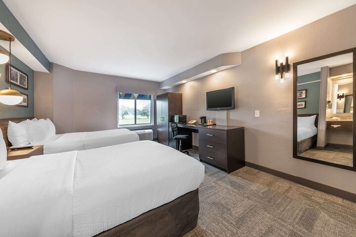 Double Accessible Queen Size Bed (7 of 12)