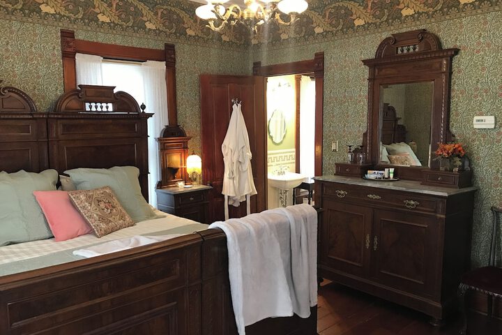 Room 17 of 83