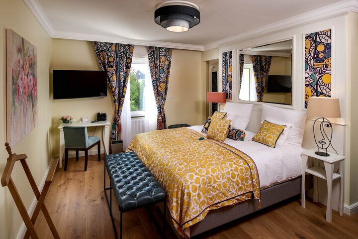 Room 8 of 28
