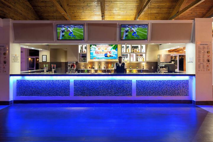 Lounge 96 of 130