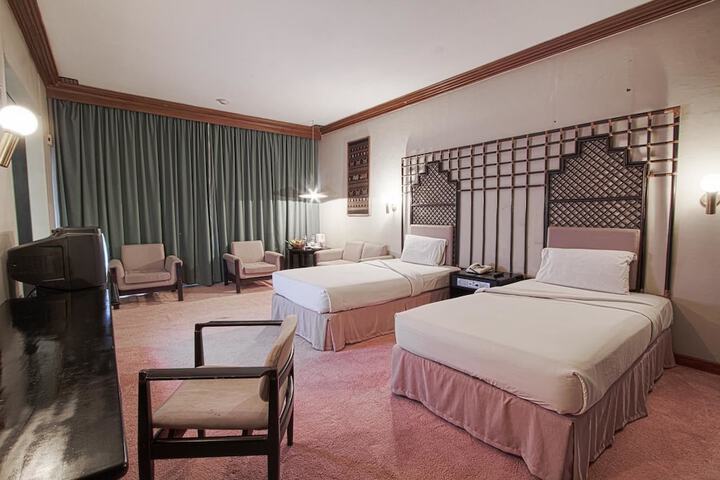 Room 5 of 32
