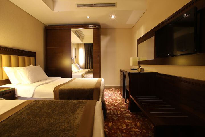Room 2 of 44