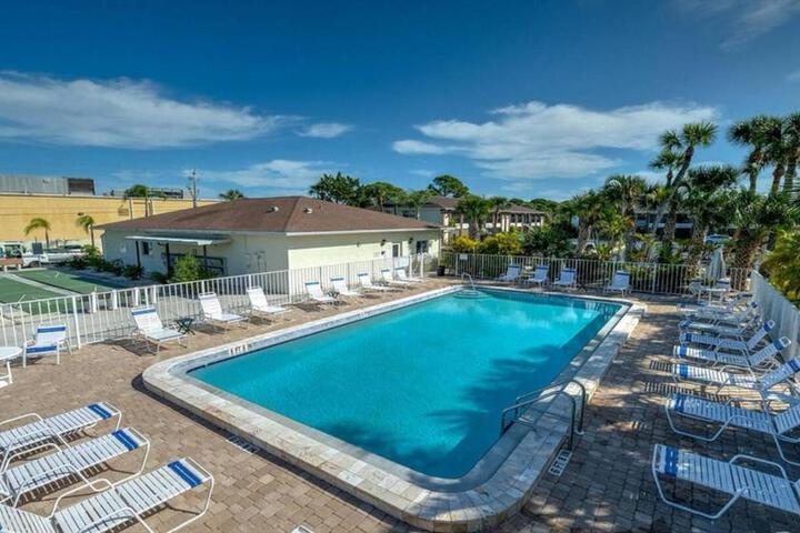Photo of Palm Manor Resort - Unit 6-203
