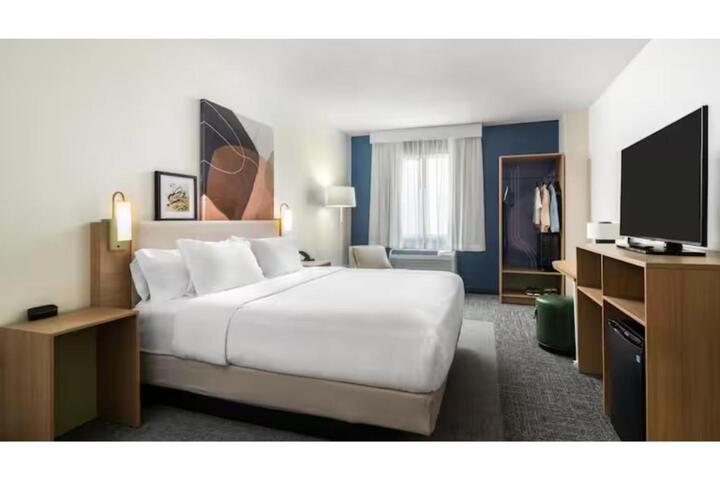 Room 10 of 42