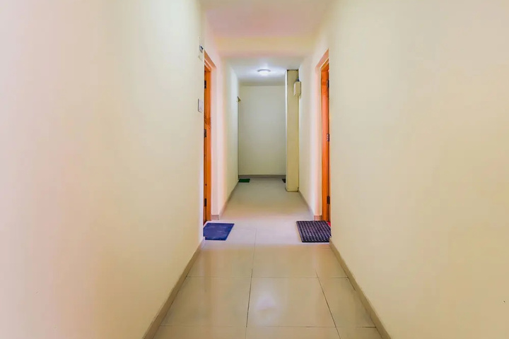 Room 9 of 12