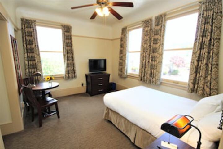 Room 28 of 153