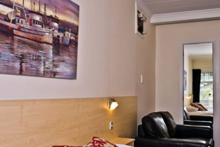 Room 9 of 50