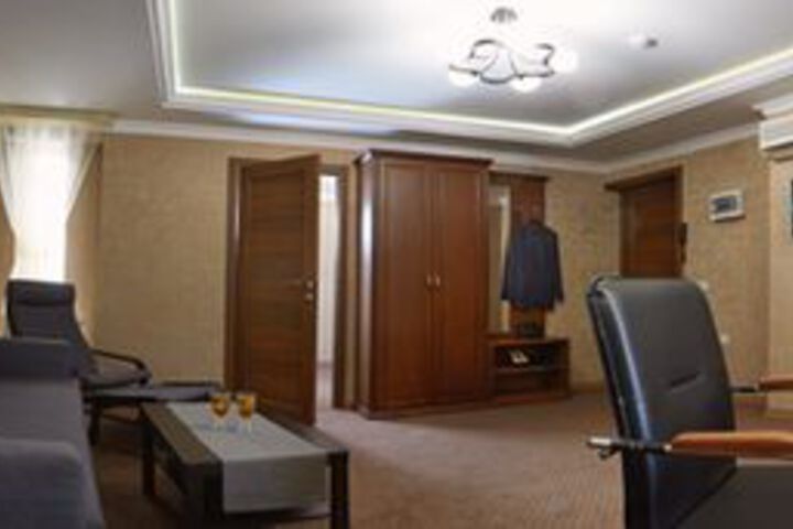 Room 25 of 34