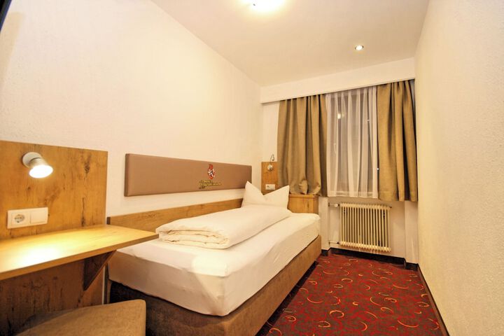 Room 14 of 60