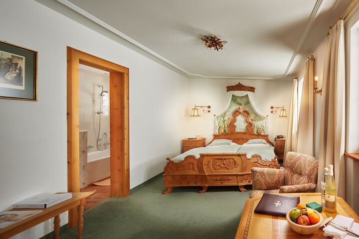 Room 23 of 172