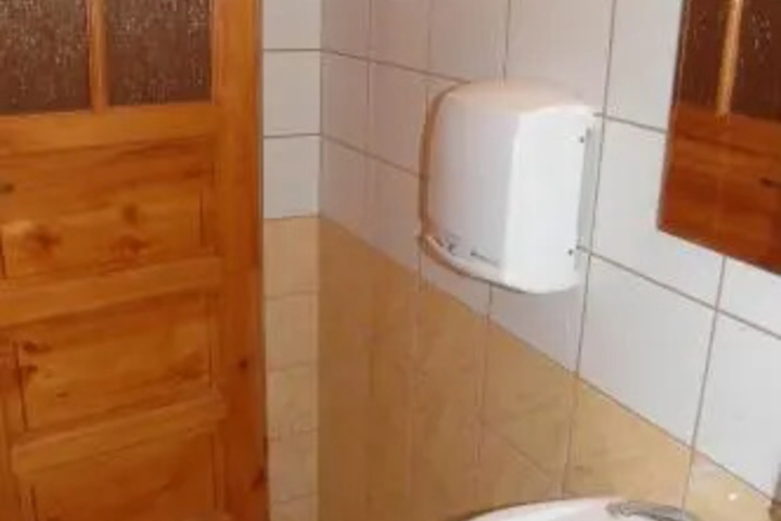 Room 4 of 16
