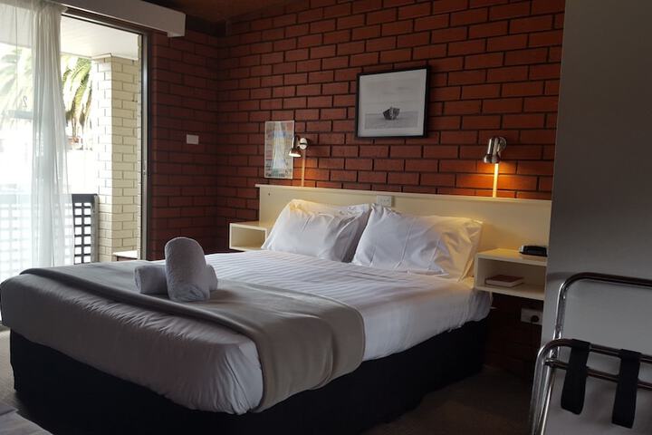 Room 10 of 36