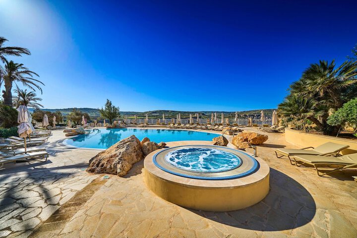Pool 126 of 233