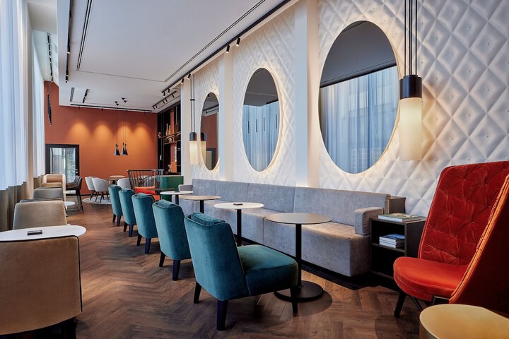 Lounge 62 of 84