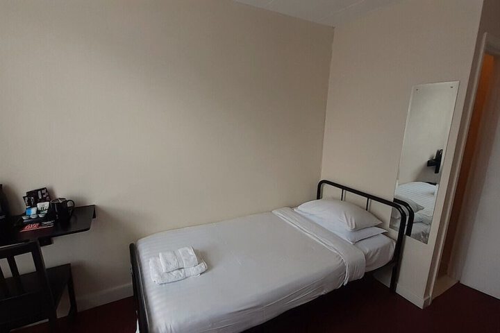 Room 10 of 24