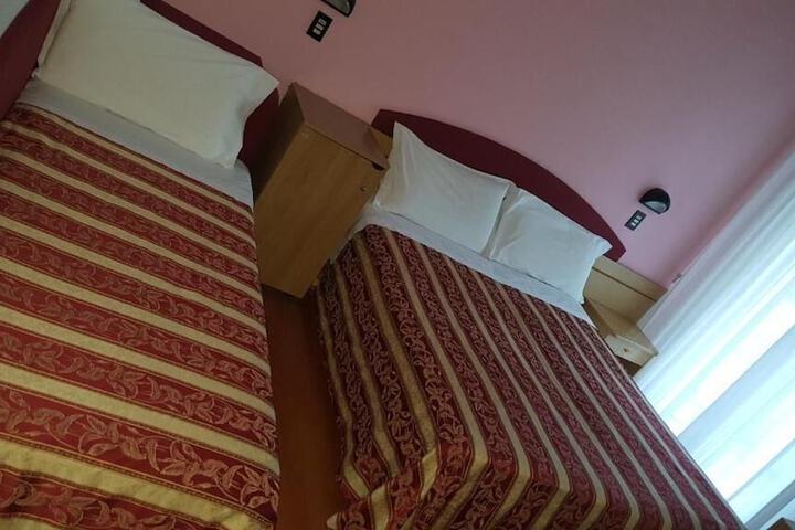 Room 9 of 62