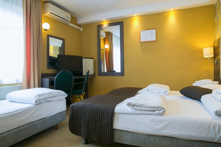 Room 21 of 40