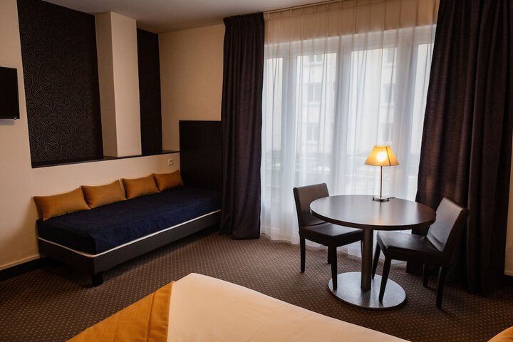 Room 8 of 21