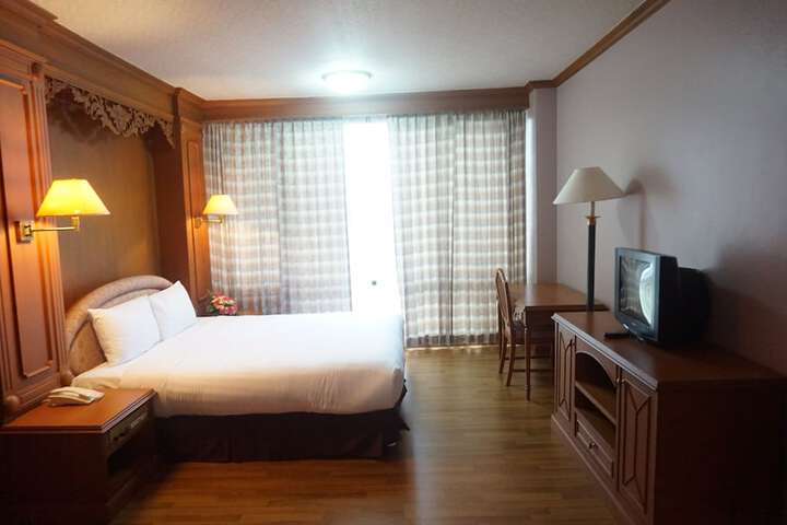 Room 9 of 36
