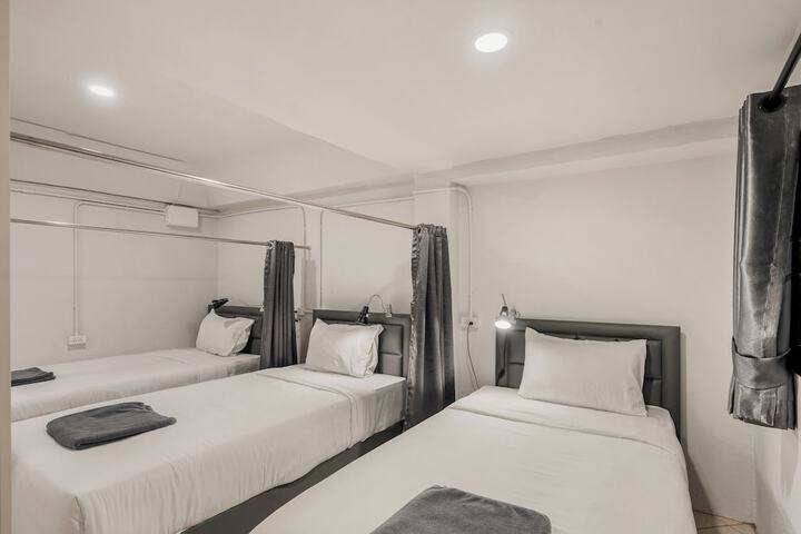Room 6 of 44