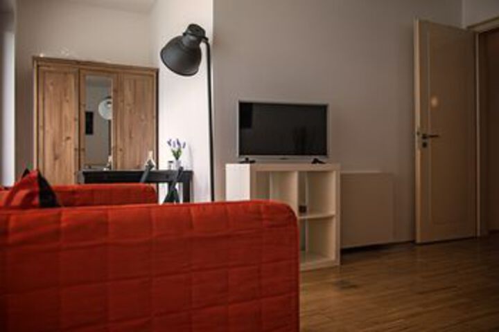 Room 10 of 28