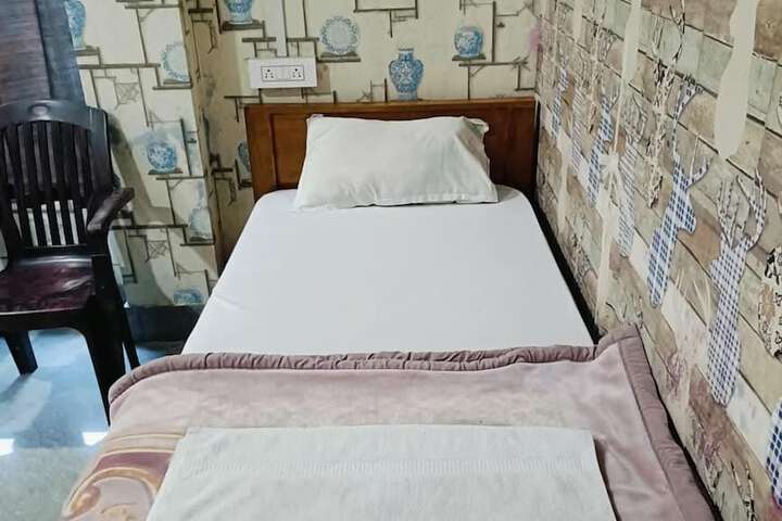 Room 4 of 37
