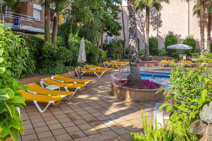 Pools & Facilities