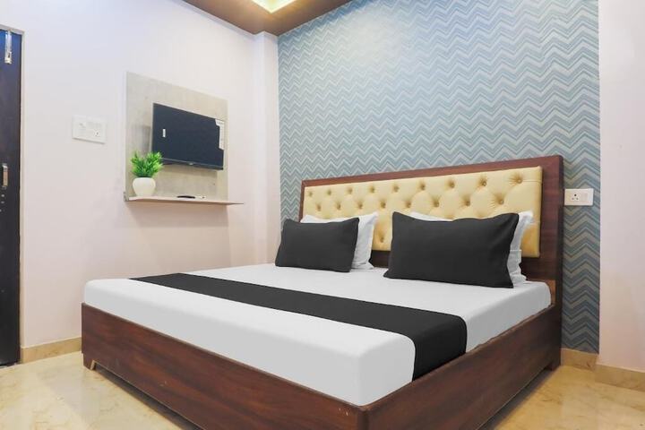 Room 8 of 15