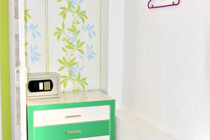 Room 4 of 58