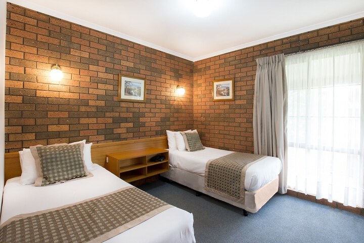Room 8 of 38
