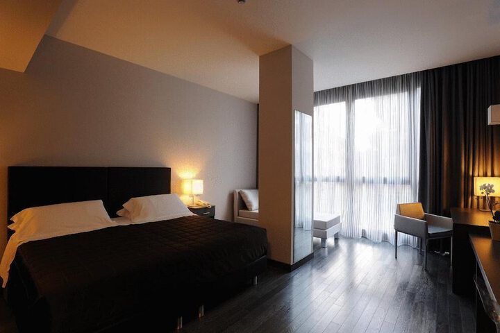 Room 7 of 16