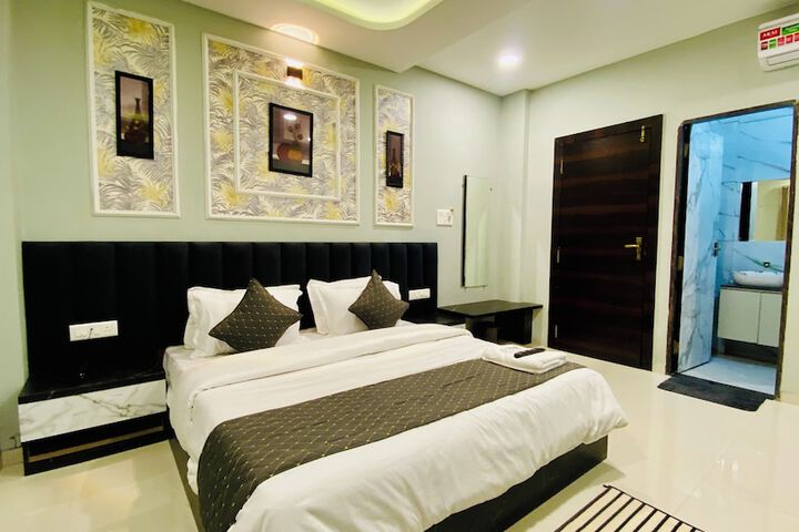 Room 16 of 40