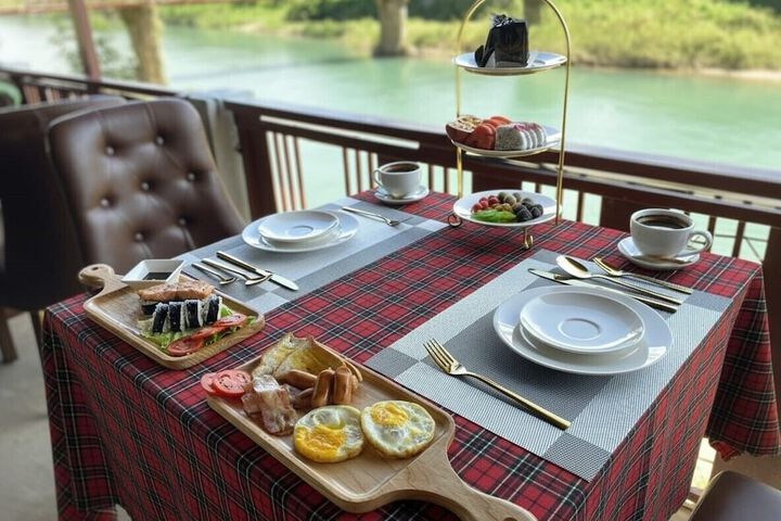 Breakfast/Coffee Service 24 of 34