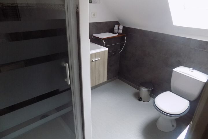 Room 20 of 33